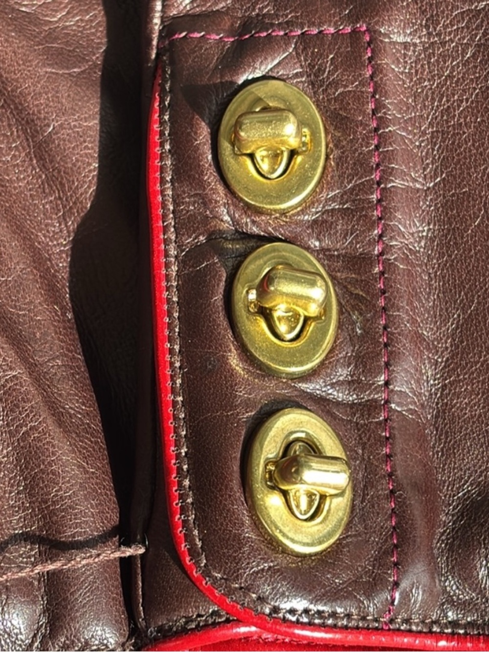 100% Authentic Coach Burgundy Leather Gloves with Gold Lock Accents - Picture 4 of 6